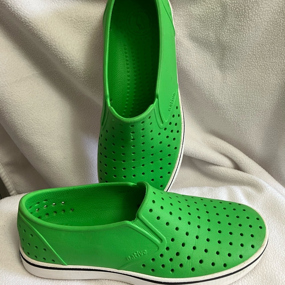 EUC Native Shoes Green Slip-On Water shoes Women’s 8 Men’s 6 - Picture 11 of 13